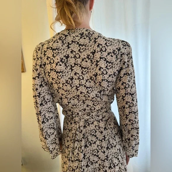 Doen Augusta Dress in Faded Queen Anne's Floral (minor spots) - Picture 15 of 16